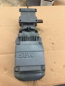 1 HP RPM 900 SEW-Eurodrive Gearmotor S37DRE80M4