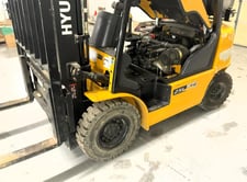 5000 lb. Hyundai #25L-7A, Forklift, LPG (Propane) Engine, Pneumatic Tires, 3-Stage Mast, Side Shifter, 49.7