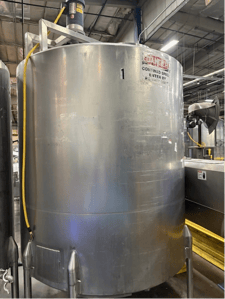 1800 gallon Stainless steel Tank with mixer