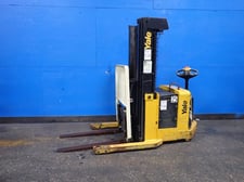 2800 lb. Yale #MRW030LEN24TE078, Electric Straddle Lift, 4" x 42" Forks, 130" Load height, 24" Load Center