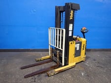 2800 lb. Yale #MRW030LEN24TE078, Electric Straddle Lift, 4" x 42" Forks, 130" Load height, 24" Load Center