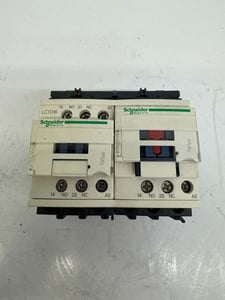 Schneider Electric Reversing Contactor LC2D18G7 18A, 120V AC Coil, 3-Pole