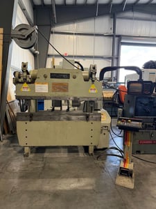 60 Ton, Accurpress #7606, hys press brake, 6' overall, 52" between housing, 8" stroke, 14" open, 3-Axis