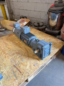 Sew HP Eurodrive RPM #K57-DRL100L4BE5/IS/TF/AS7W/V, gear motor, 22:7, 3PH, IP54, 4500 RPM,