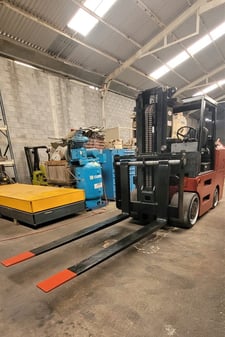 FORKLIFT TAYLOR 25,000 LBS