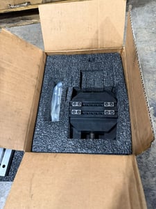 Haas, Self-Centering Machine Vise, 5" vise opening, 4.92" jaw width