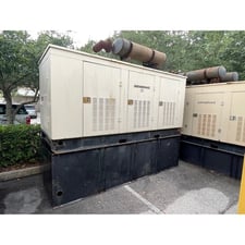275 KW Generac, Diesel Generator, 480 Volt, 1800 RPM, main breaker, autostart control panel, 3PH, 920 hours