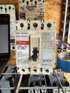 200 Amps, Eaton/Cutler Cutler-Hammer, ED3200L, Molded Case Circuit Breaker, 240 VAC/125 VDC, 3-pole