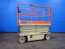 750 lb. JLG #2646-E2, electric scissor lift, 26' max height, 2002, AS IS