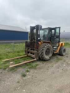 10000 lb. Wiggins #WD-100-AT-96, diesel forklift, 96" forks, 4-speed manual gearbox, 3-stage mast, 1997