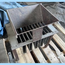 Sample Splitter, 3" x 11" feed area, 0.75" particle size, 10 chutes, 16" x 16" hopper