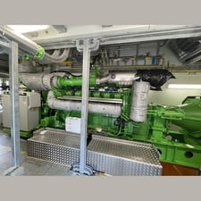 2000 KW Jenbacher #J612, natural gas generator set, stationary, 3x40ft containers, 1200 RPM, 600 Volts