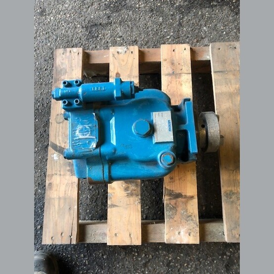 45 GPM, 3625 PSI Vickers #PVH74C, Axial Piston Pump
