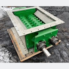9" x 32" Helmick #E9710MKA304, double roll clinker crusher, 33" x 20" feed opening