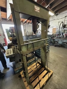 50 Ton, Carolina #CBP-1200, H-Frame Hydraulic Press, 27.5" between housings, 6" stroke, 1.75" cylinder