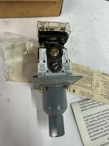 Allen-Bradley Pressure Control Switch 836-C7