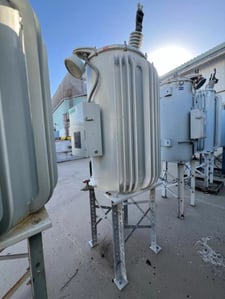 207 KVA Siemens 5/8% Step Voltage Regulator 13.8kV Type JFR Serial 6581-1 w/ Accu/Stat MJ-3A Control