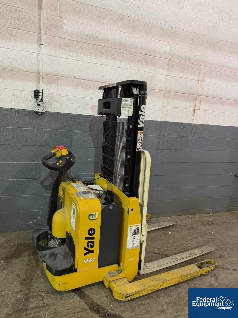 2,500 lb. Yale #MSW025SEN24TV072, Electric Walk-Behind Pallet Lift