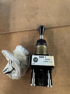 Allen-Bradley Toggle Switch 800T-T1A2XEXX 600 VAC