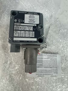 Allen-Bradley #836T-T302J, pressure control switch, 1/4" NPTF, 200-3000 PSI