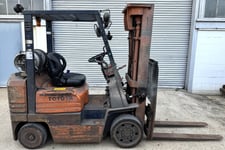 4700 lb. Toyota #5FGC25, lift truck, 82" mast height, 189" fork height, 48" fork length, hard tire, triple