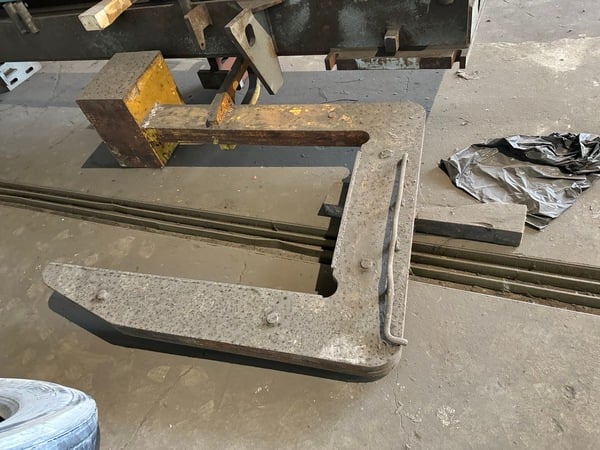 50000 lb. C-hook, 48" arm, 35" throat, 4" frame