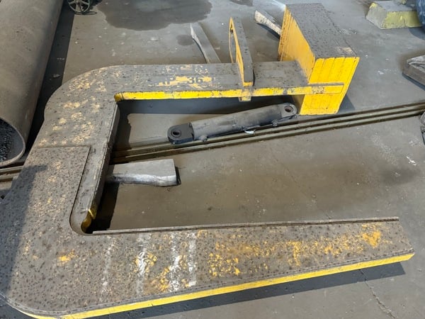 72000 lb. C-hook, 58" arm, 43-1/2" throat, 3" frame