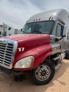 Freightliner Cascadia #125, Sleeper Truck, Detroit DD15, Tandem Axle Road Tractor, 2016