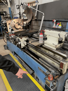 18"/27" x 62" Sharp #1862S, gap type precision engine lathe, 3-jaw 10" chuck, automatic lube system