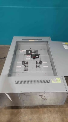 800 Amp. General Electric Spectra Series, panelboard, 480 Volts, 3 phase, 3 wire, 5 breakers + main, copper