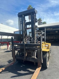 Caterpillar #DP90, Diesel Forklift, 20,000 lb. load capacity, 148" lifting height, 12.9' turning radius