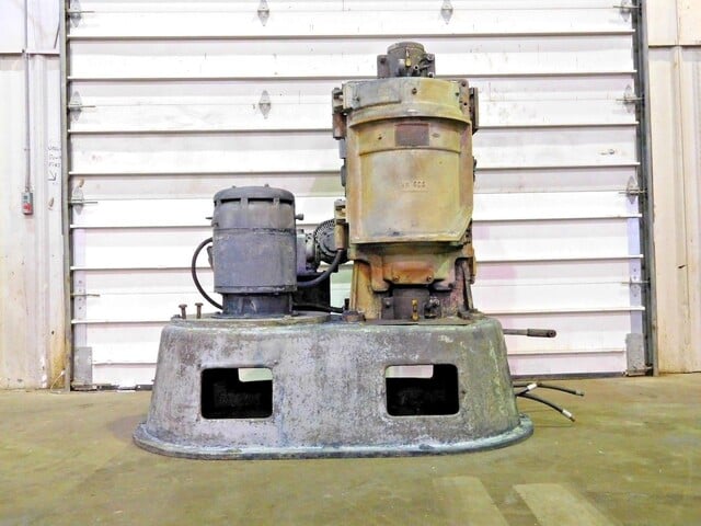 Raymond, vertical mill, 18", 20 HP, 3500 RPM, 220/440 V.