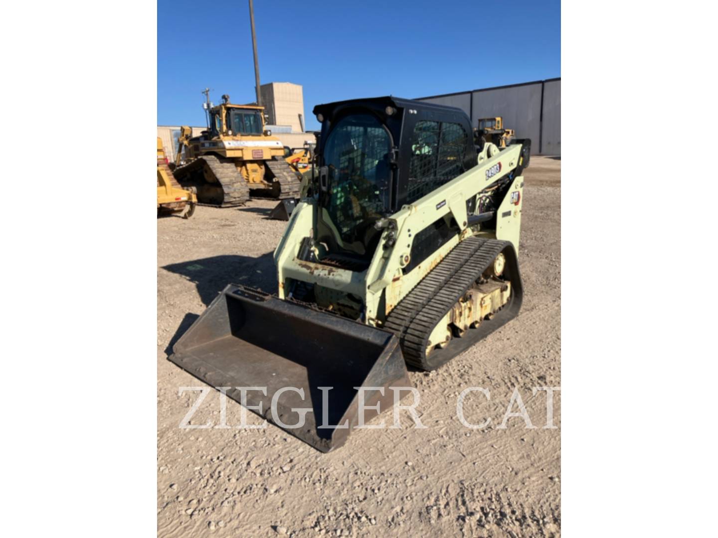 Caterpillar 249D3, 1298 hours, S/N: WS501399, 2022