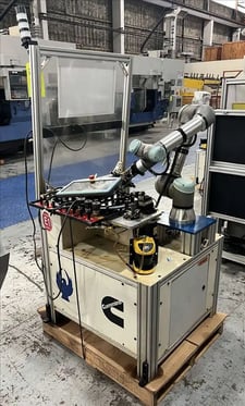 Universal Robots, ur- 5e, CoBot, 11 lb. payload, 33.5" reach, mounted on worktable, 2021