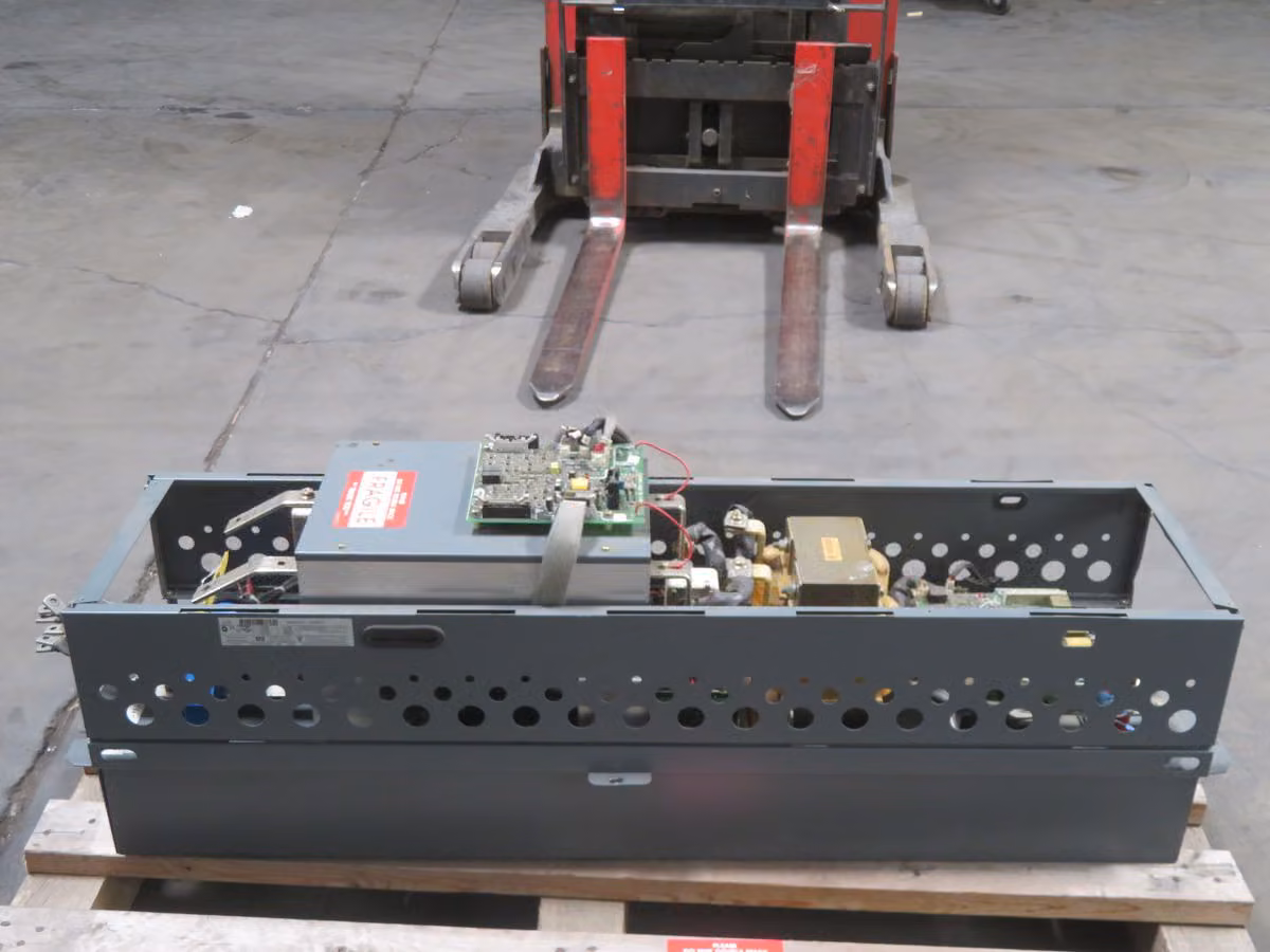 200 HP Nidec #5401, AC Variable Frequency Drive, 3 Phase, 300 A, 380-480 Volts, 50/60 Hz