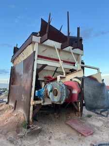 Excel Machinery, feed hopper with discharge conveyor
