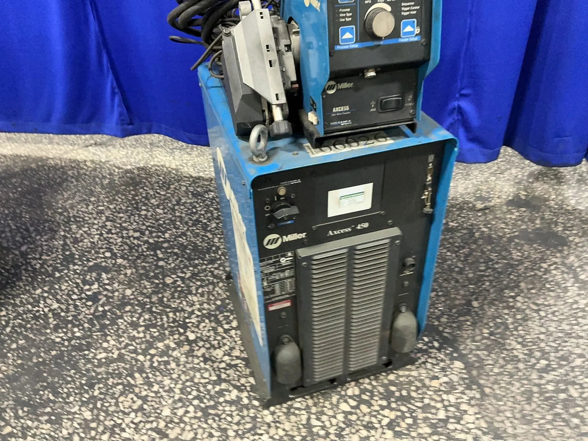 Miller #Axcess-450, Arc Welder, 600 A, 208/230/380/400/575 V. Input, 3-Ph. (14 available)