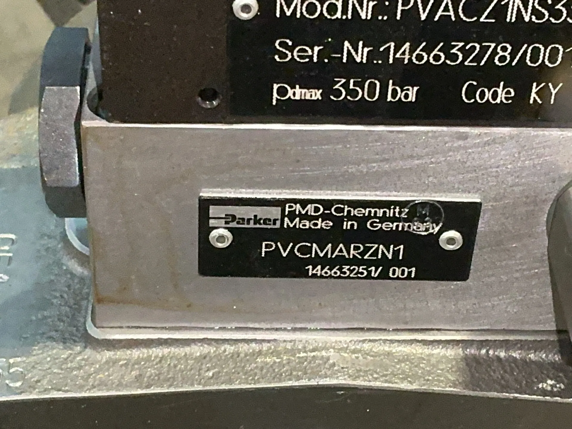 Parker #PV046R1K8T1NMRZ, Axial Piston Pump w/Valve