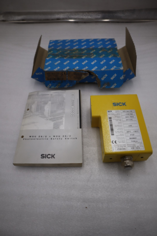SICK WSU 26/2-130 Photoelectric Sensor 1 015 725 24VDC 6W NEW IN BOX #GF141A
