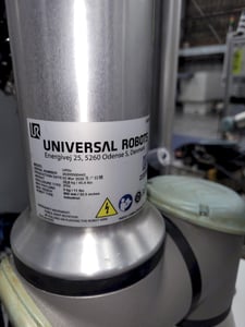 Universal Robots, ur- 5e, Cobot with parts loading base/station, 6-Axis, 11 lb. payload, 33.5" reach, 2020