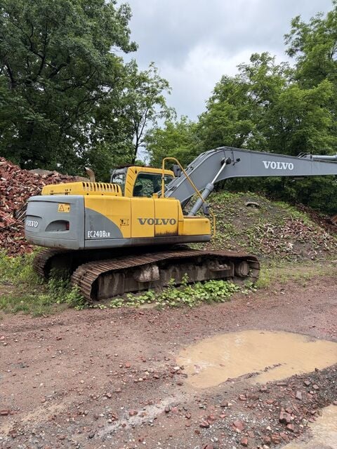 Volvo #EC240BLR, Long Reach Crawler Excavator, 180 HP, 60' Reach, Bucket, 2004