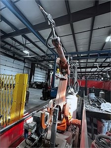 ABB, IRB-2600ID, 6-axis welding robot, 33 lb. payload, 6' reach, 5000 hours, w/ 7th-axis track, positioner