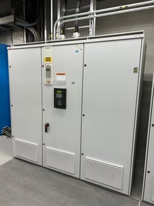 ABB, VFD Unit ACS627-0760-6-00HM1204932B, 0-575 Volts AC, 0-300hz, 3 Sections (2 available)
