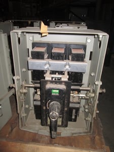 600 Amps, General Electric, AK-1-25-6, manually operated, drawout