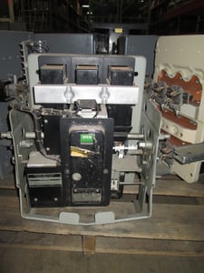 600 Amps, General Electric, AK-1-25-9, electrically operated, drawout