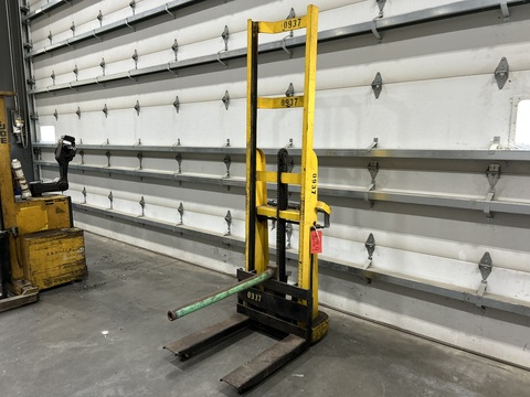1,000 lb. Big Joe #2178, Hydraulic Stacker
