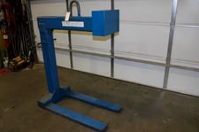 2000 Lb. Veotil, Pallet Lifter, 42" forks