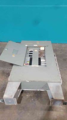 800 Amp. Siemens, panelboard, 480 Volts 3 phase, 200A 150A 125A 3-pole breakers