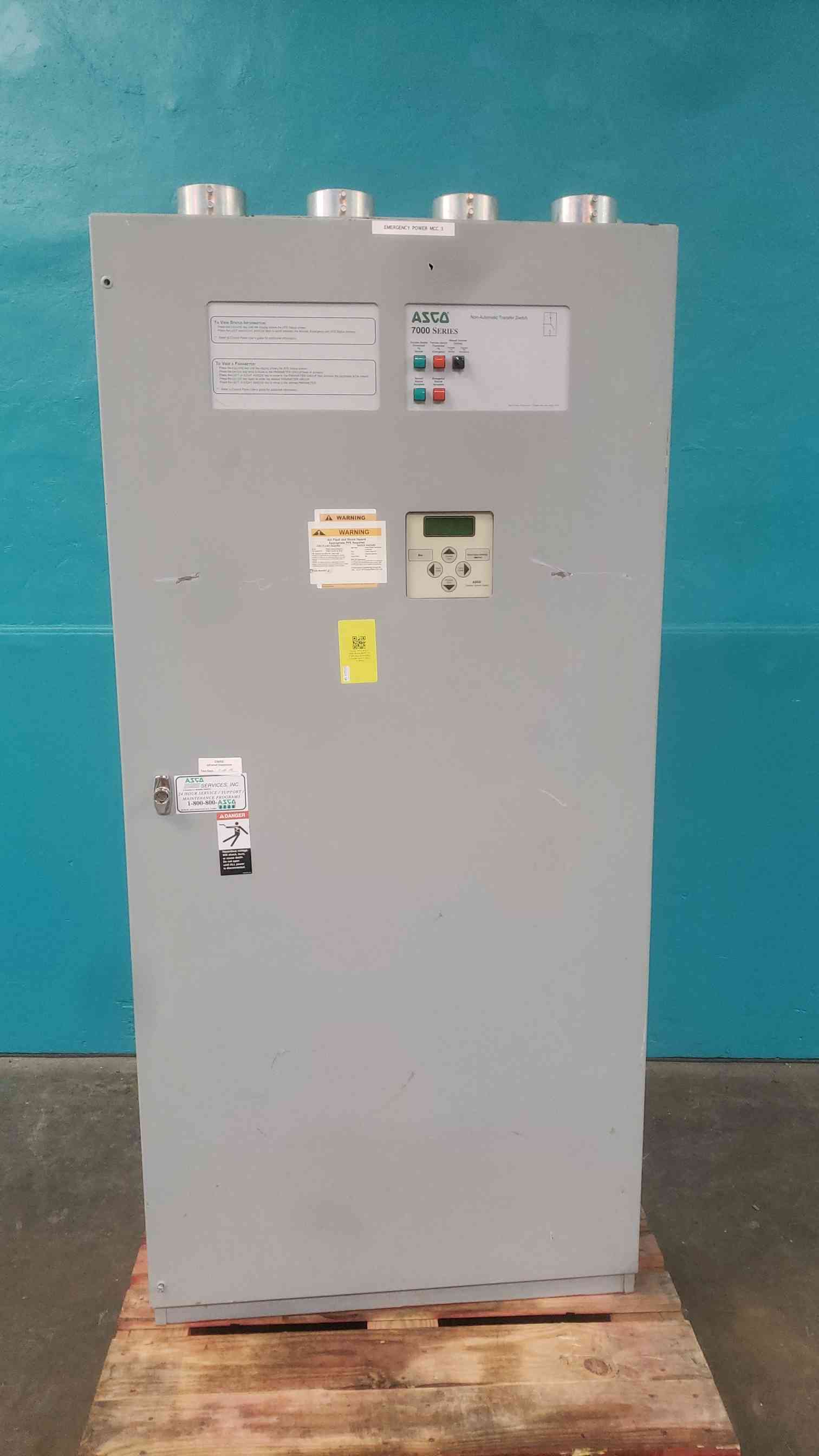 1000 Amp. ASCO 7000 Series, non-automatic transfer switch, 480 Volts 3 phase, H7NTSA31000N5XC