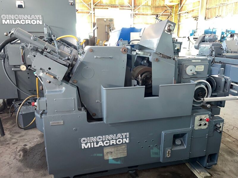 Cincinnati Milacron No. 220-8 Mdl. DR, centerless grinder, thru feed workrest, manual infeed, coolant system
